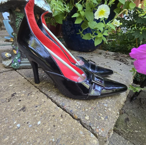 Witchy Black Patent Pointed Toe Heels with Buckle – Size 7 - Picture 3 of 5